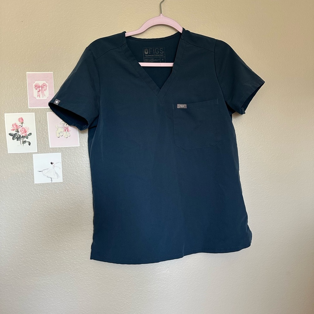 Figs scrub dark blue women’s size small